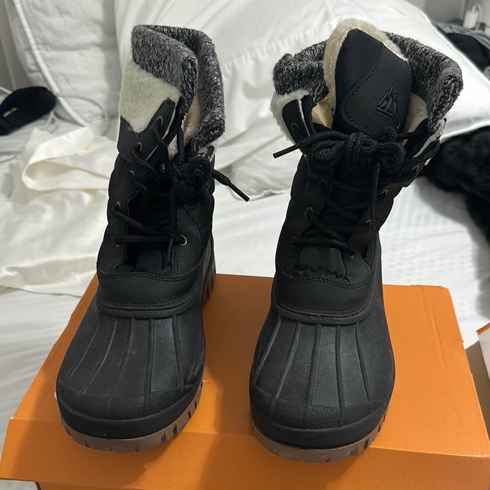 3M Thinsulate Cream and Gray Winter Boots